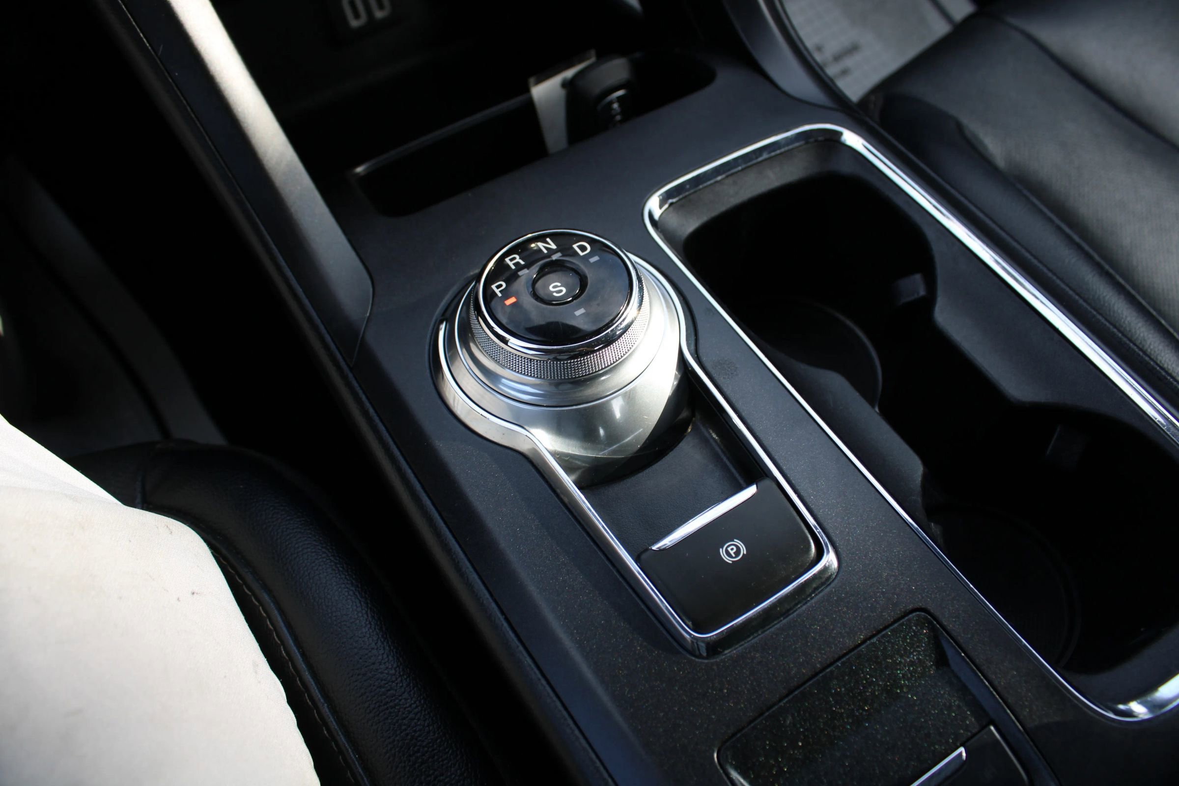 Used 2020 Ford Fusion Titanium image 14