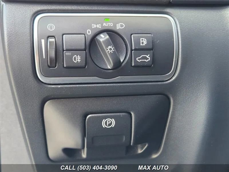 Used 2016 Volvo V60 T5 Cross Country image 29