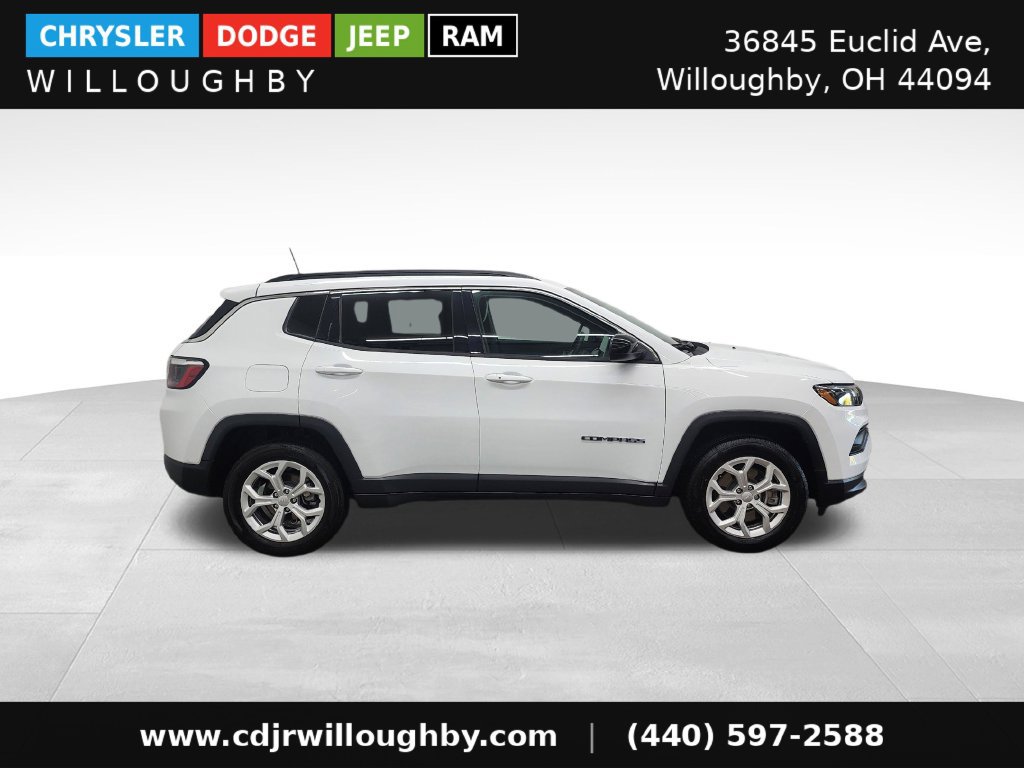 Used 2024 Jeep Compass Latitude AWD/4WD image 4