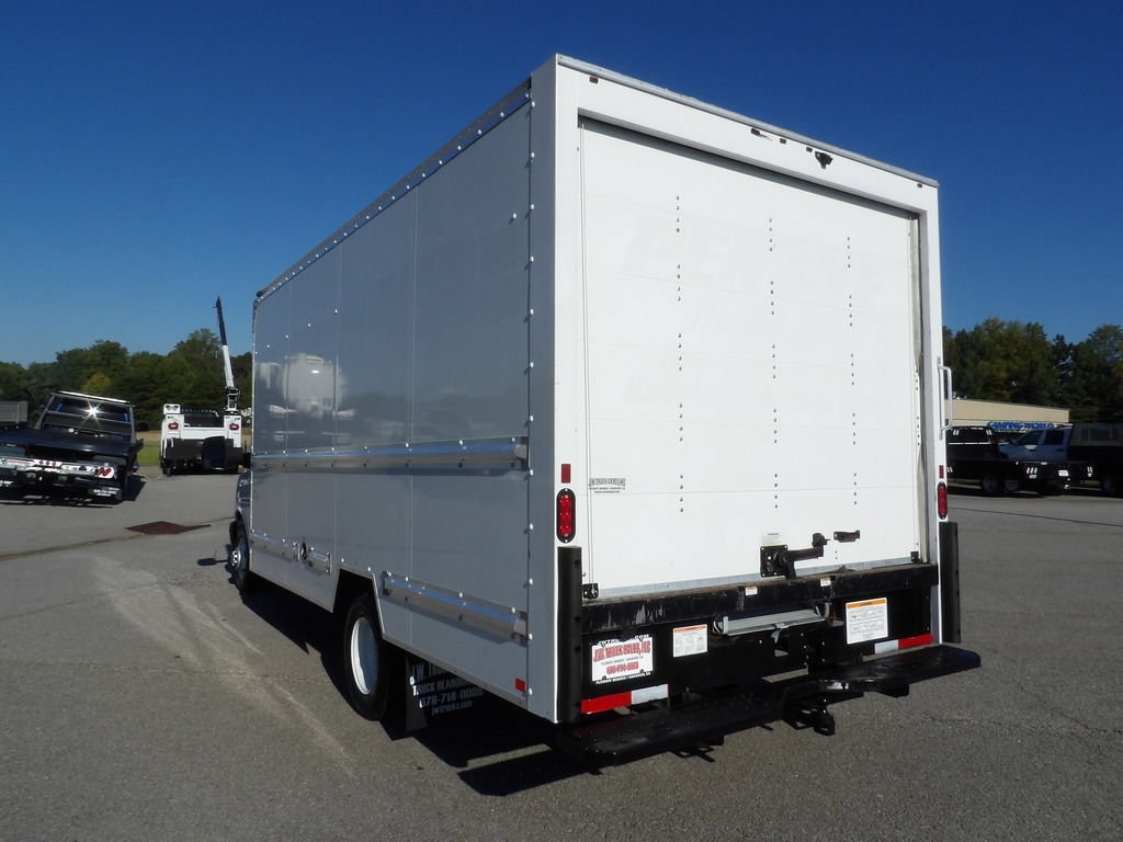 Used 2022 GMC Savana 3500 Extended w/ Power Convenience Package RWD image 5