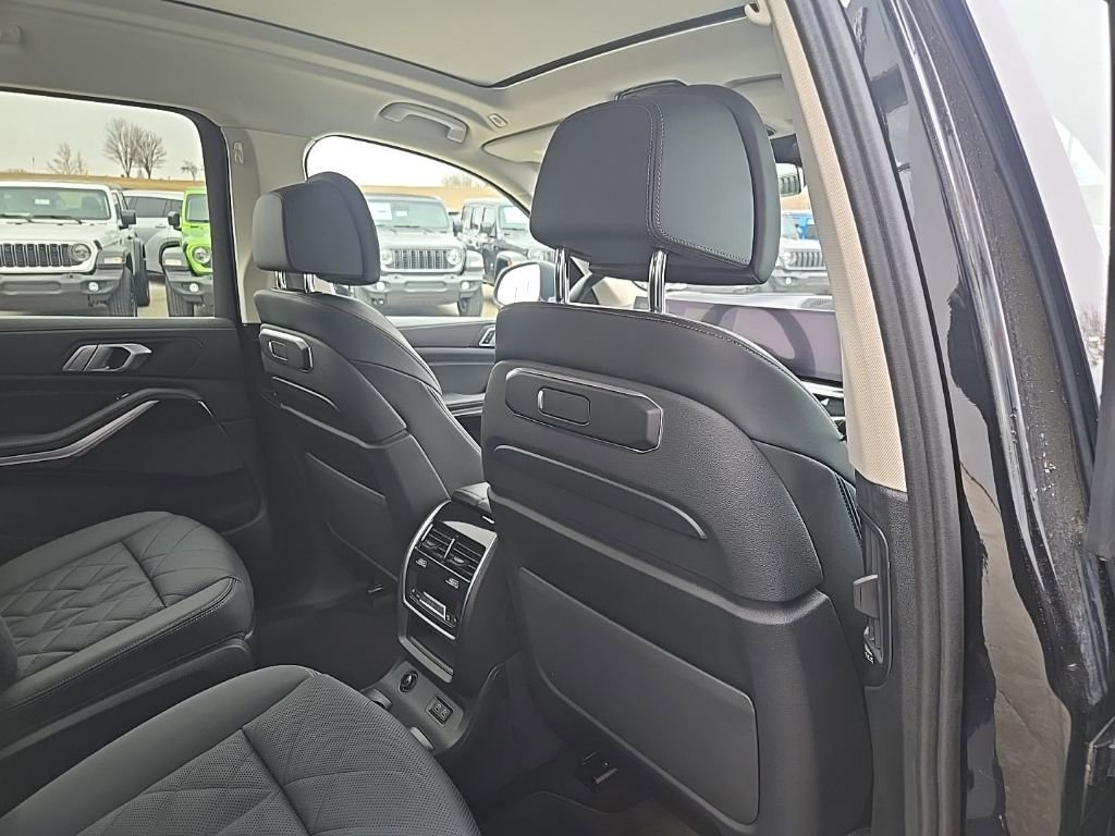 Used 2024 BMW X7 xDrive40i w/ Climate Comfort Package image 80