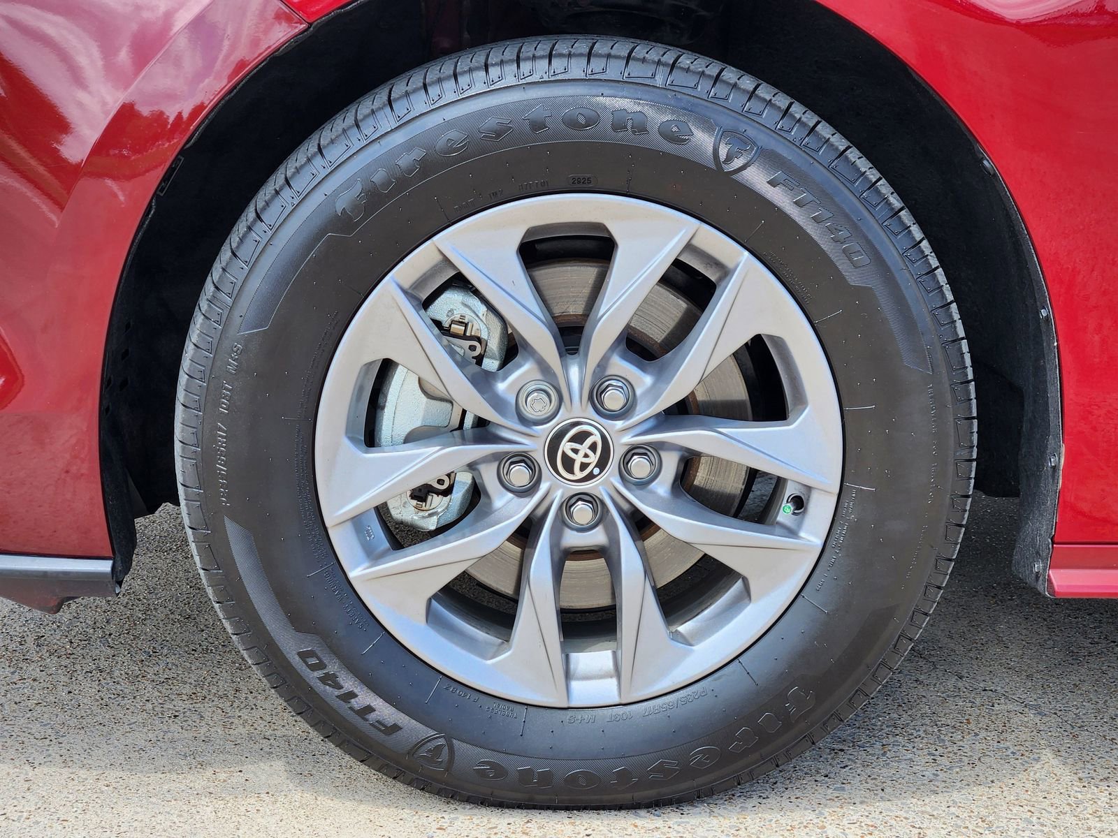 Used 2025 Toyota Sienna XLE image 21