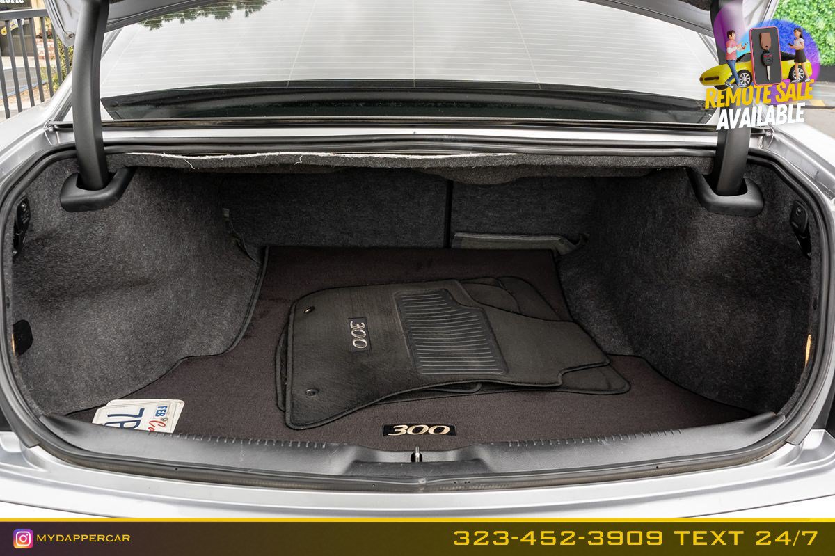 Used 2016 Chrysler 300 C RWD image 17