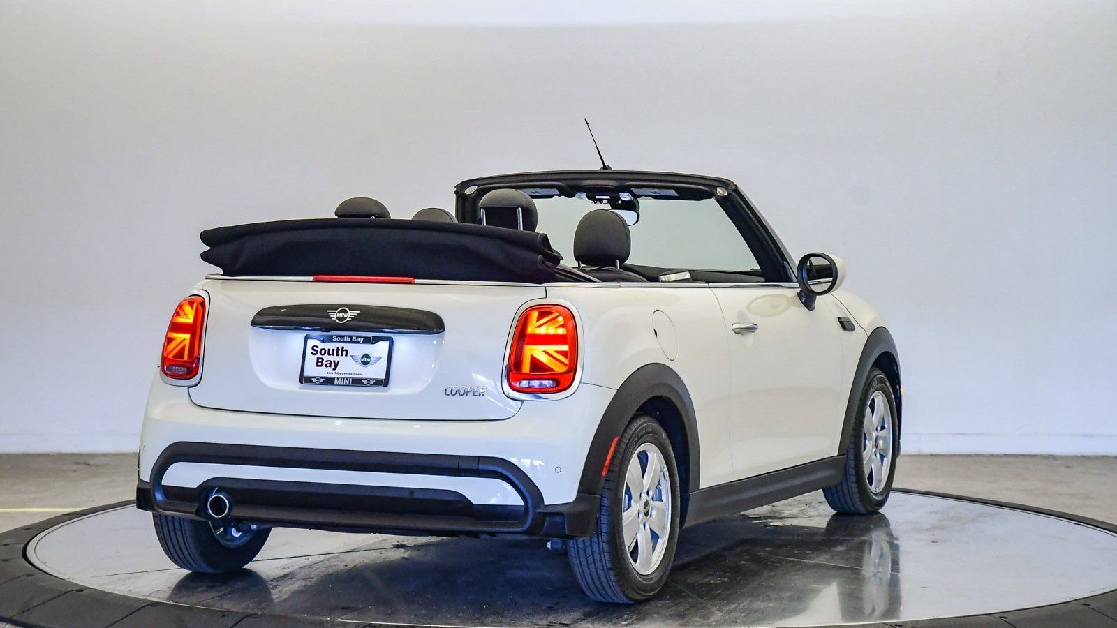 Used 2022 MINI Cooper Convertible image 28