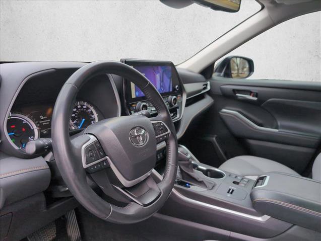 Used 2023 Toyota Highlander Bronze Edition image 9
