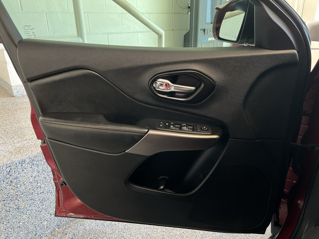Used 2022 Jeep Cherokee Latitude Lux FWD image 27