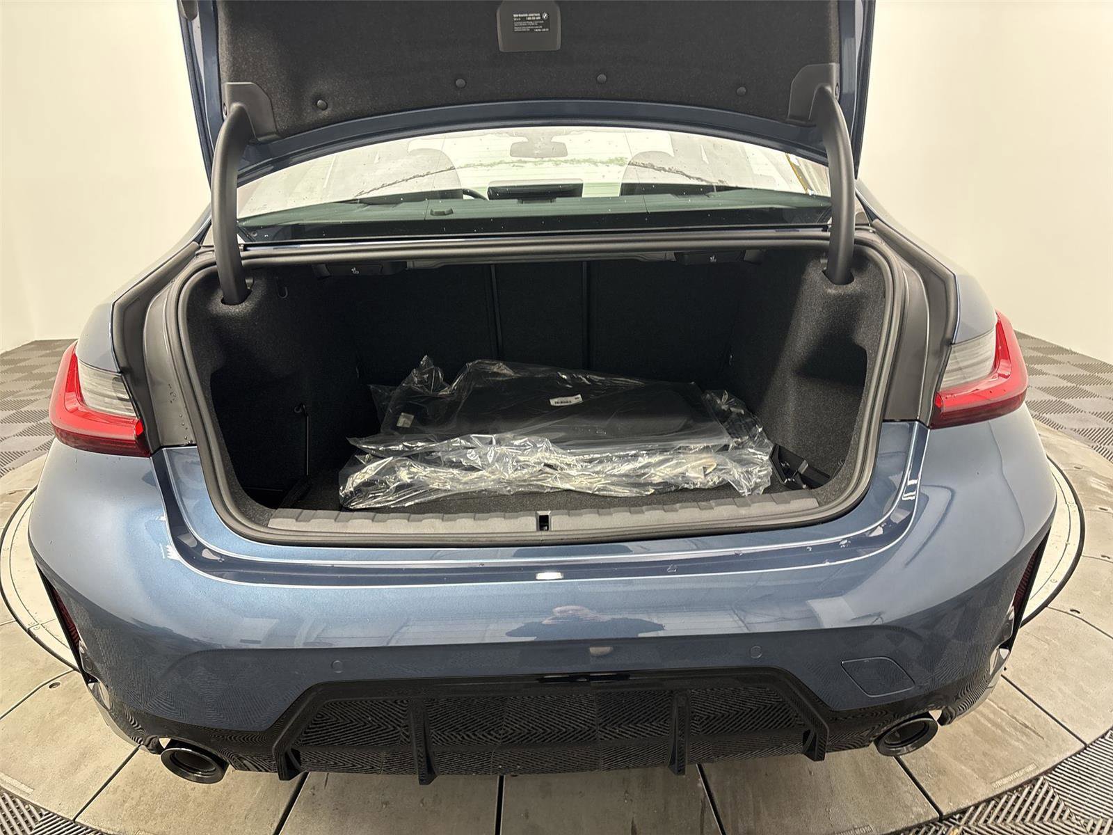 New 2026 BMW 330i xDrive Sedan w/ M Sport Package image 21