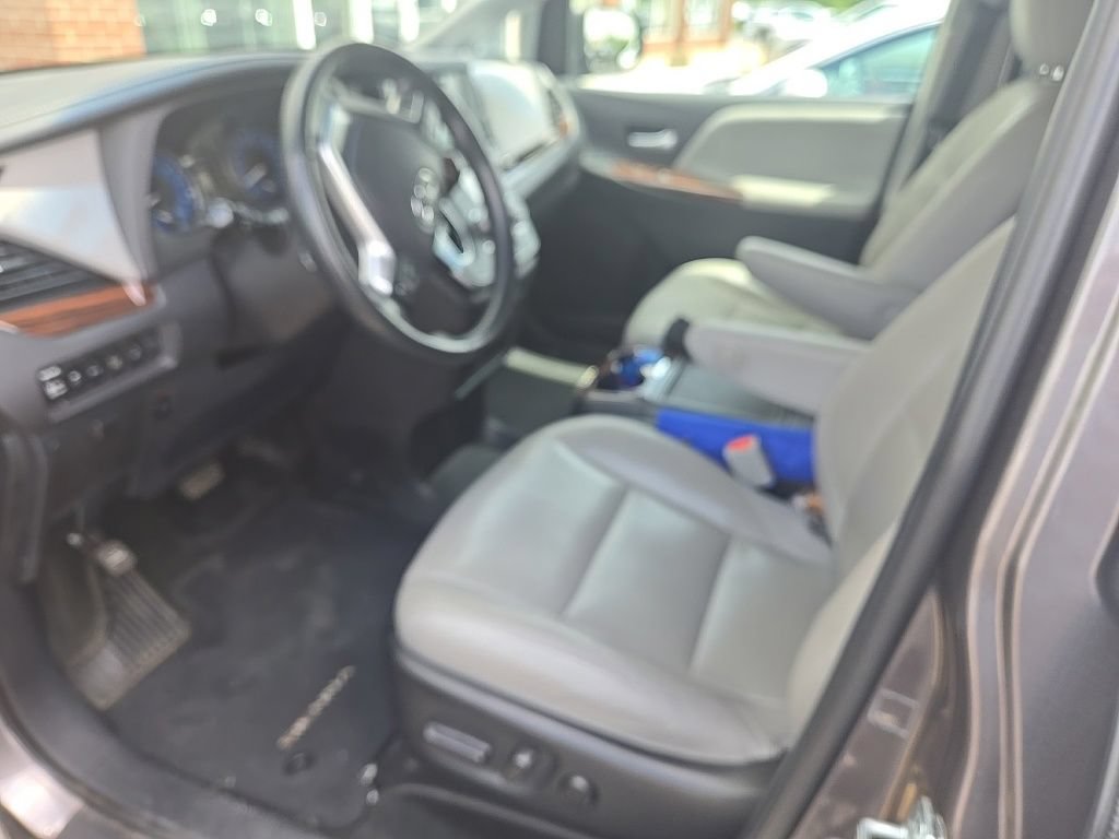 Used 2015 Toyota Sienna Limited Premium FWD image 7