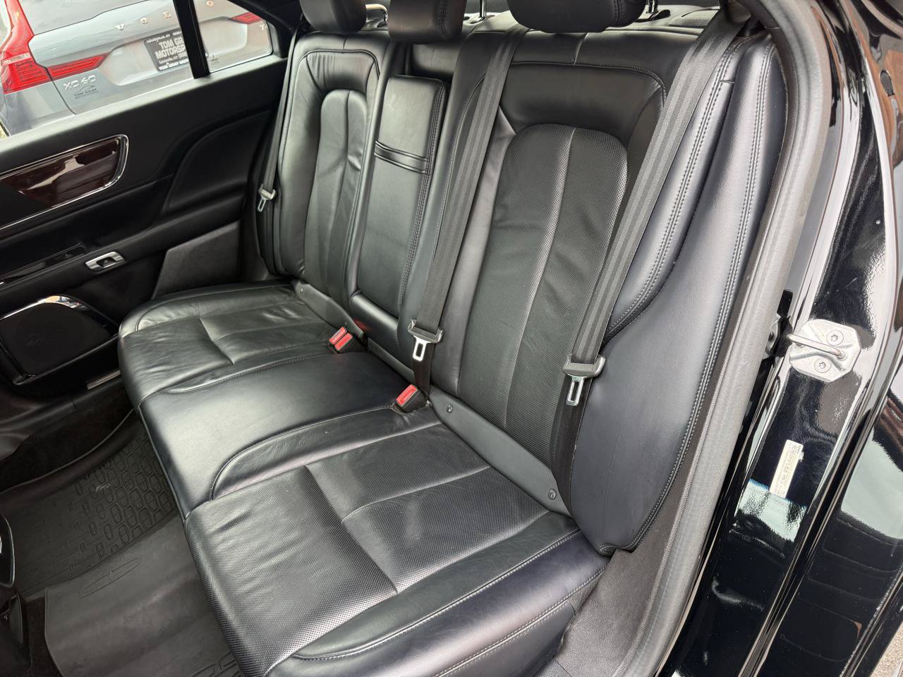 Used 2018 Lincoln Continental Select w/ Continental Climate Package AWD/4WD image 7