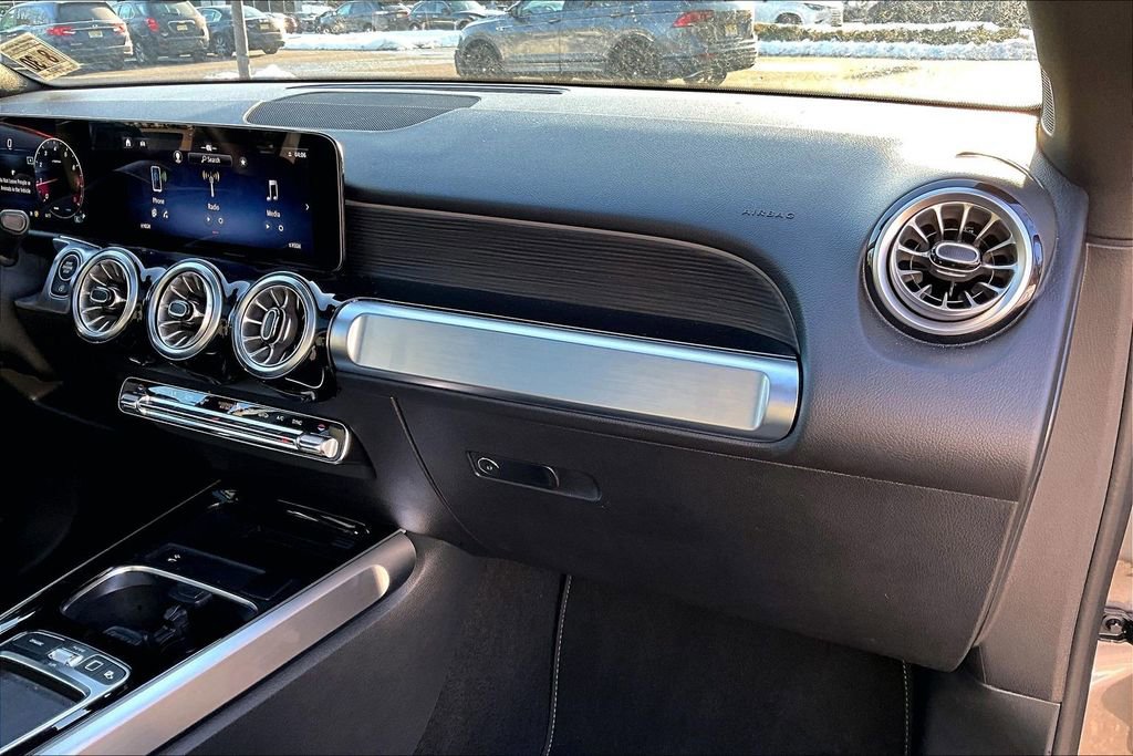 Used 2026 Mercedes-Benz GLB 250 4MATIC image 16