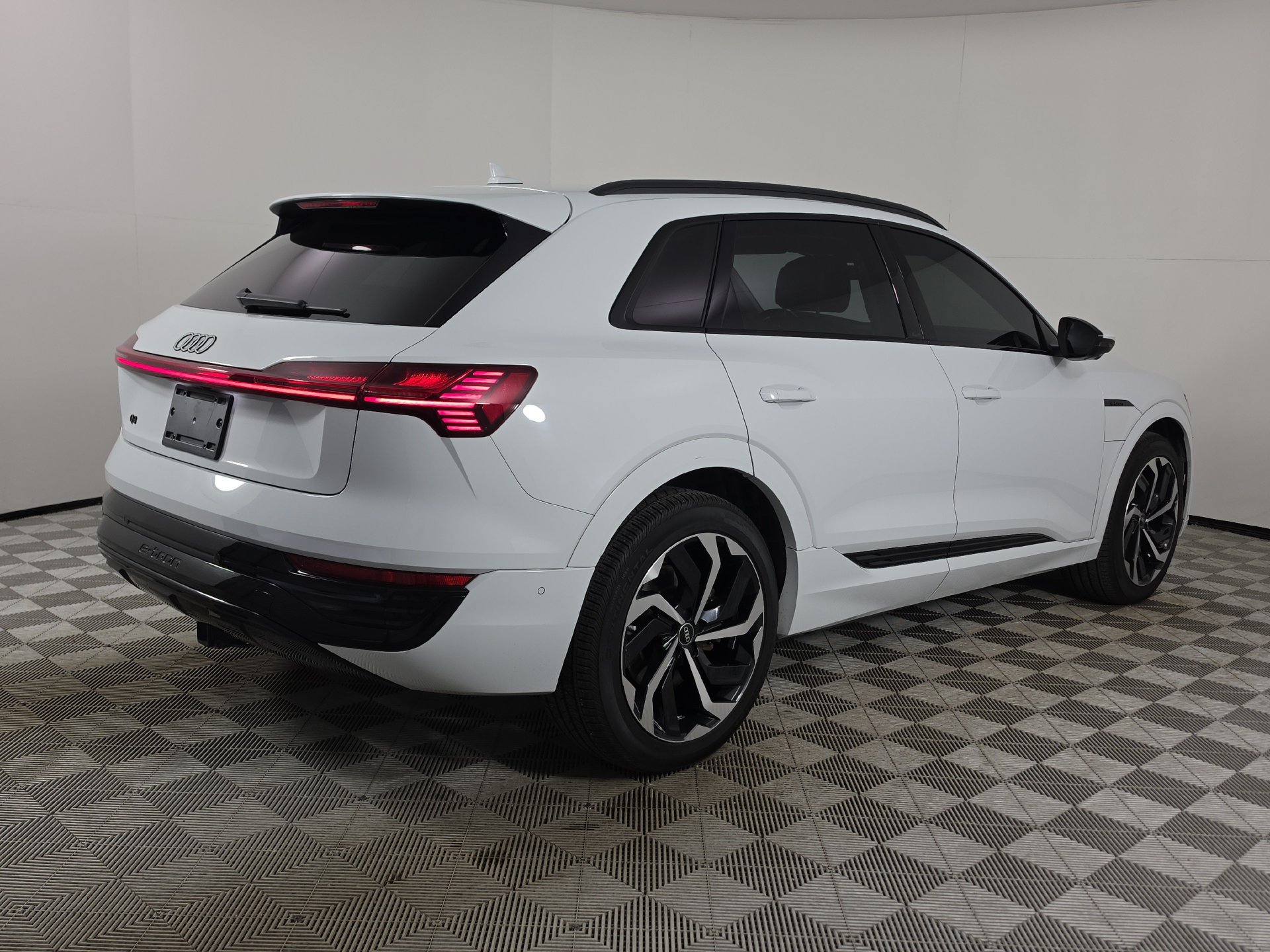 Used 2024 Audi Q8 e-tron Premium Plus AWD/4WD image 6