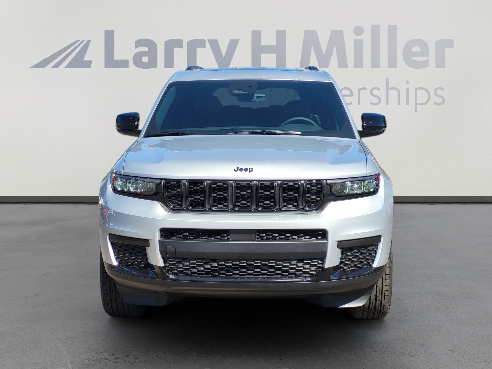 New 2025 Jeep Grand Cherokee L Altitude image 9