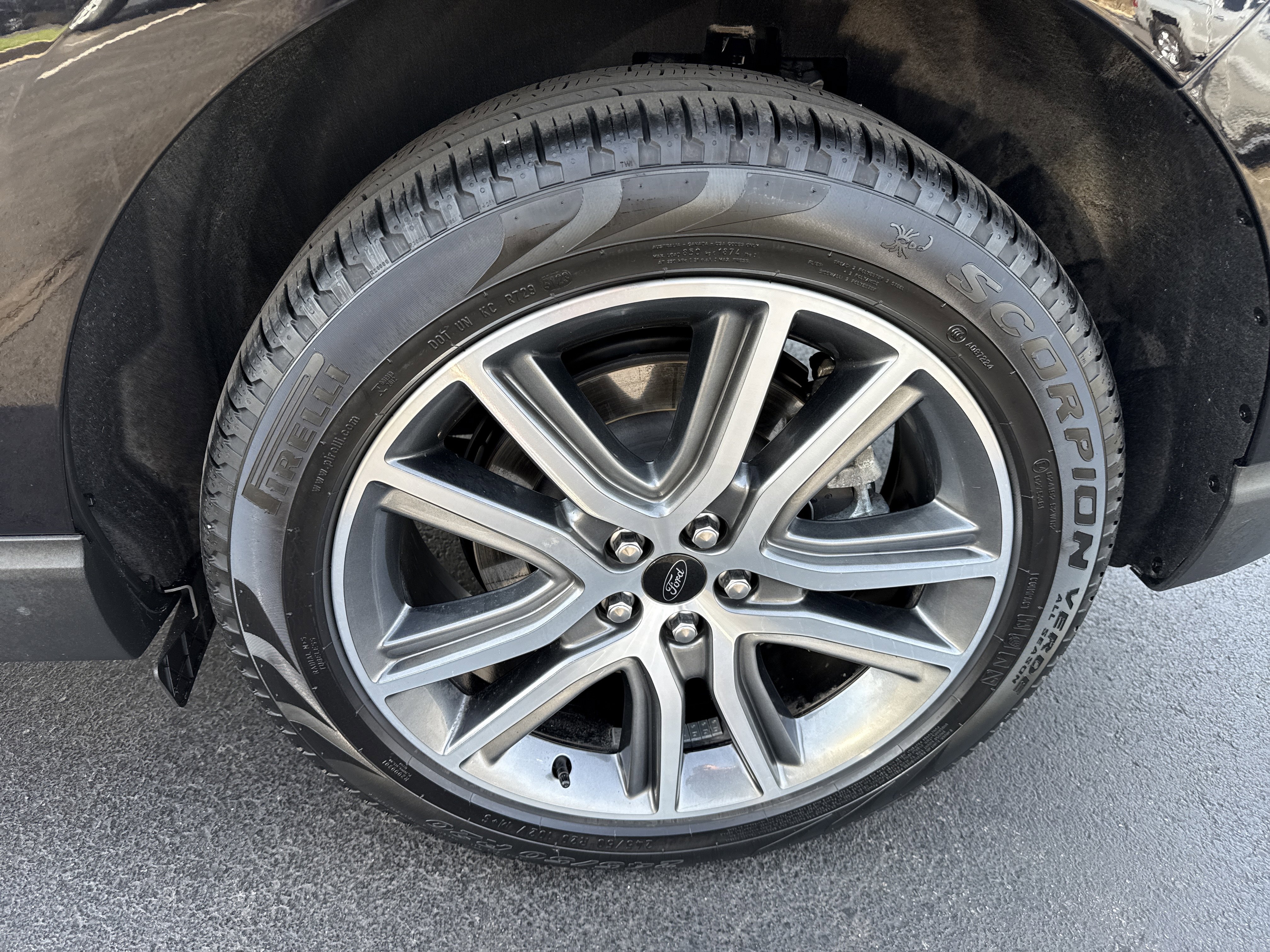 Certified 2024 Ford Edge Titanium w/ Equipment Group 301A image 4