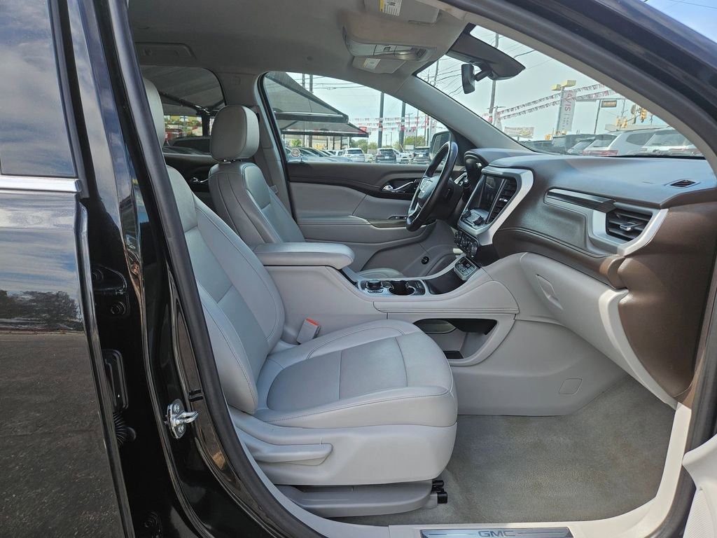 Used 2023 GMC Acadia SLT image 29