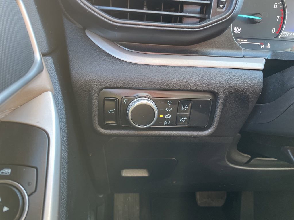 Used 2023 Ford Explorer XLT image 25