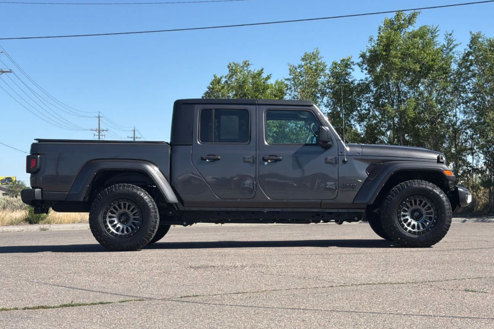 Used 2023 Jeep Gladiator Sport AWD/4WD image 8