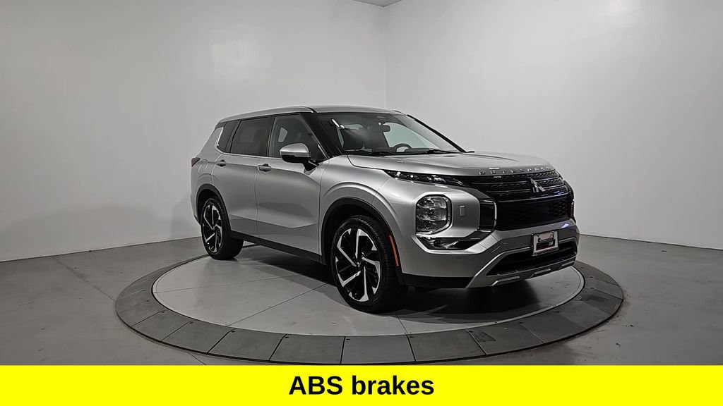 Used 2023 Mitsubishi Outlander SE image 7