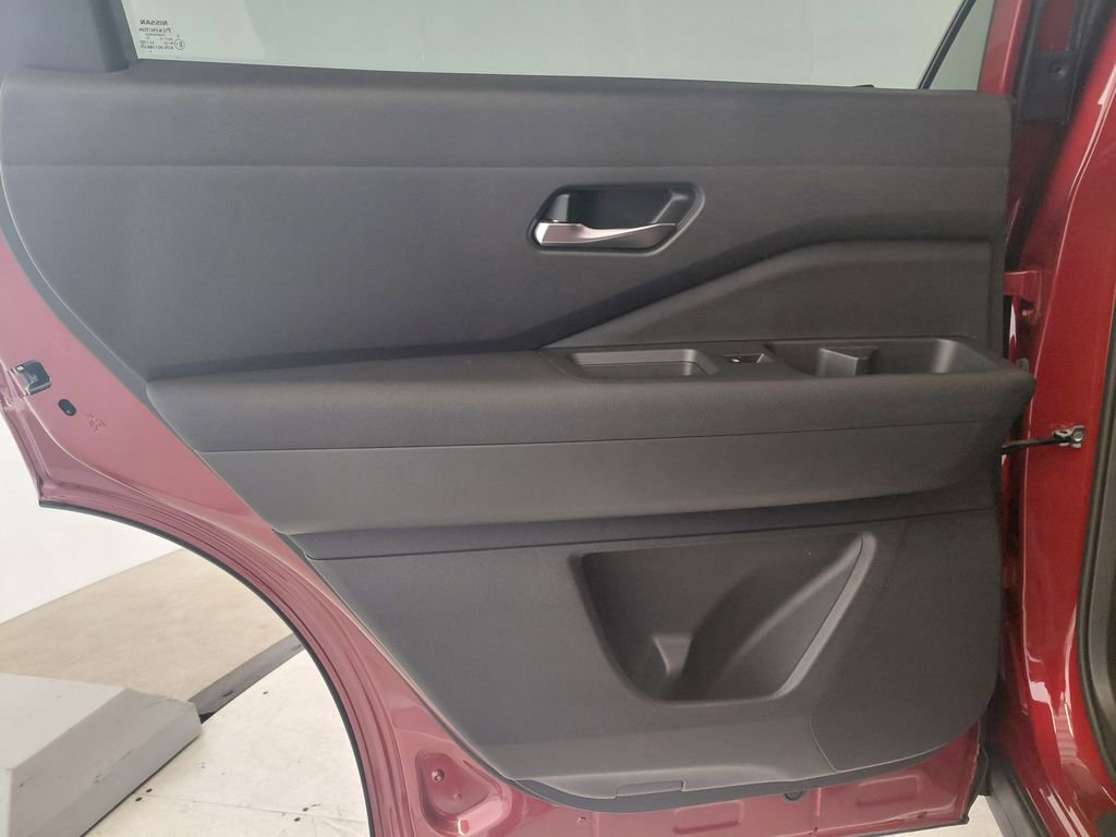 Used 2022 Nissan Pathfinder SV image 13