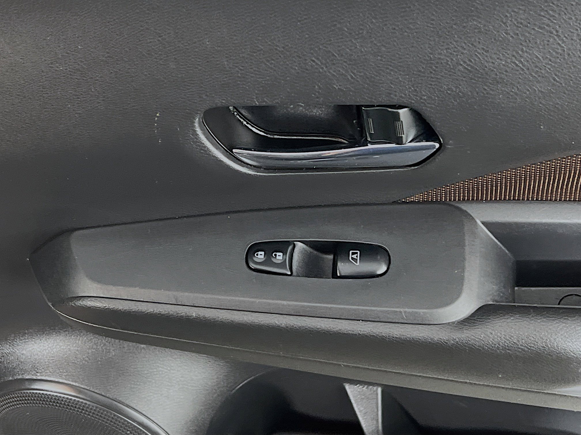 Used 2021 Nissan Kicks SR image 32