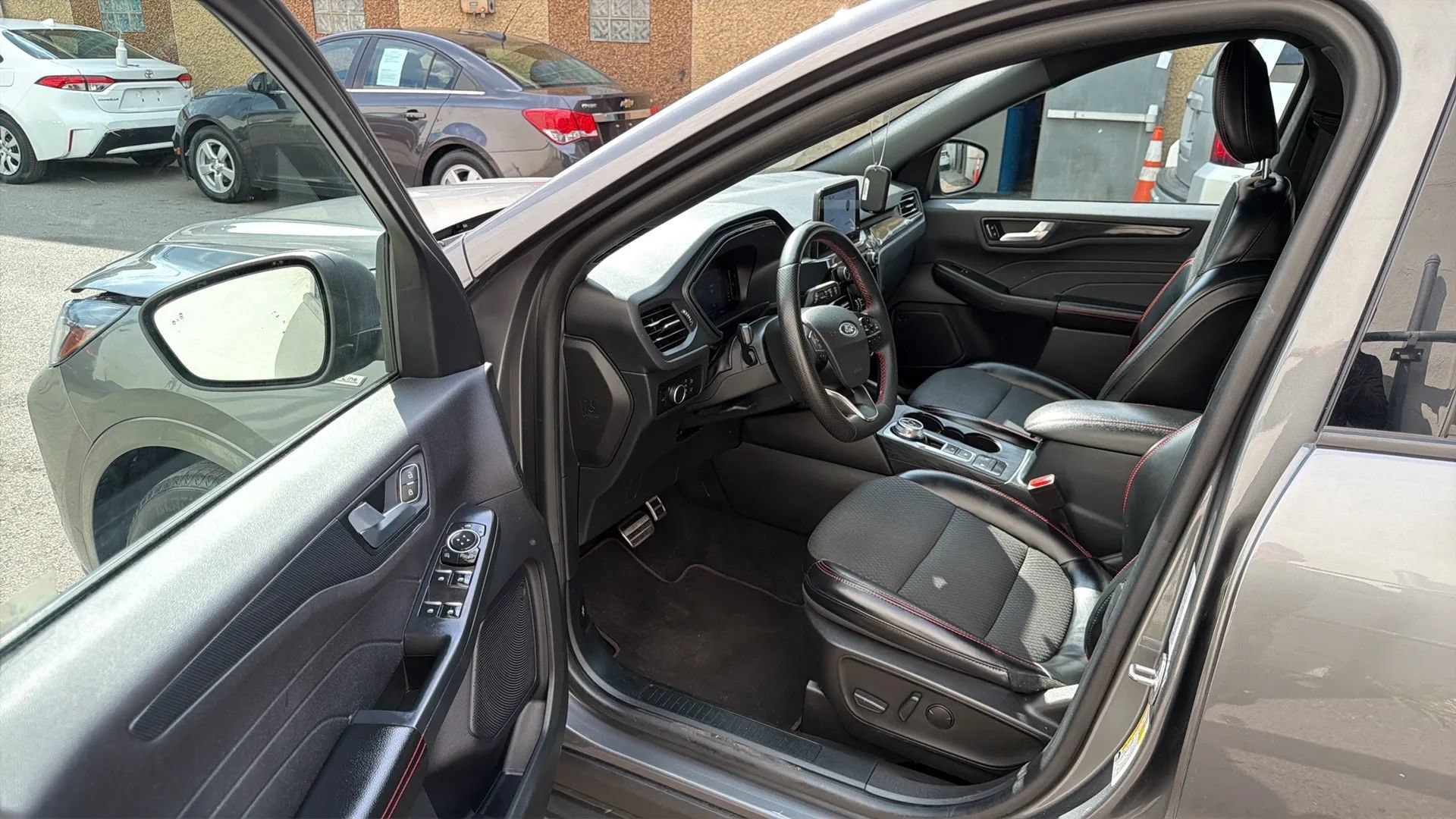 Used 2023 Ford Escape ST-Line FWD image 23