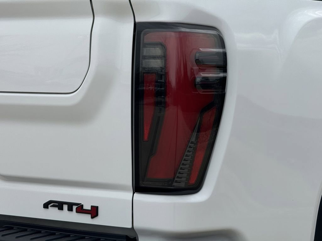 Used 2024 GMC Sierra 2500 AT4 w/ AT4 Preferred Package image 11