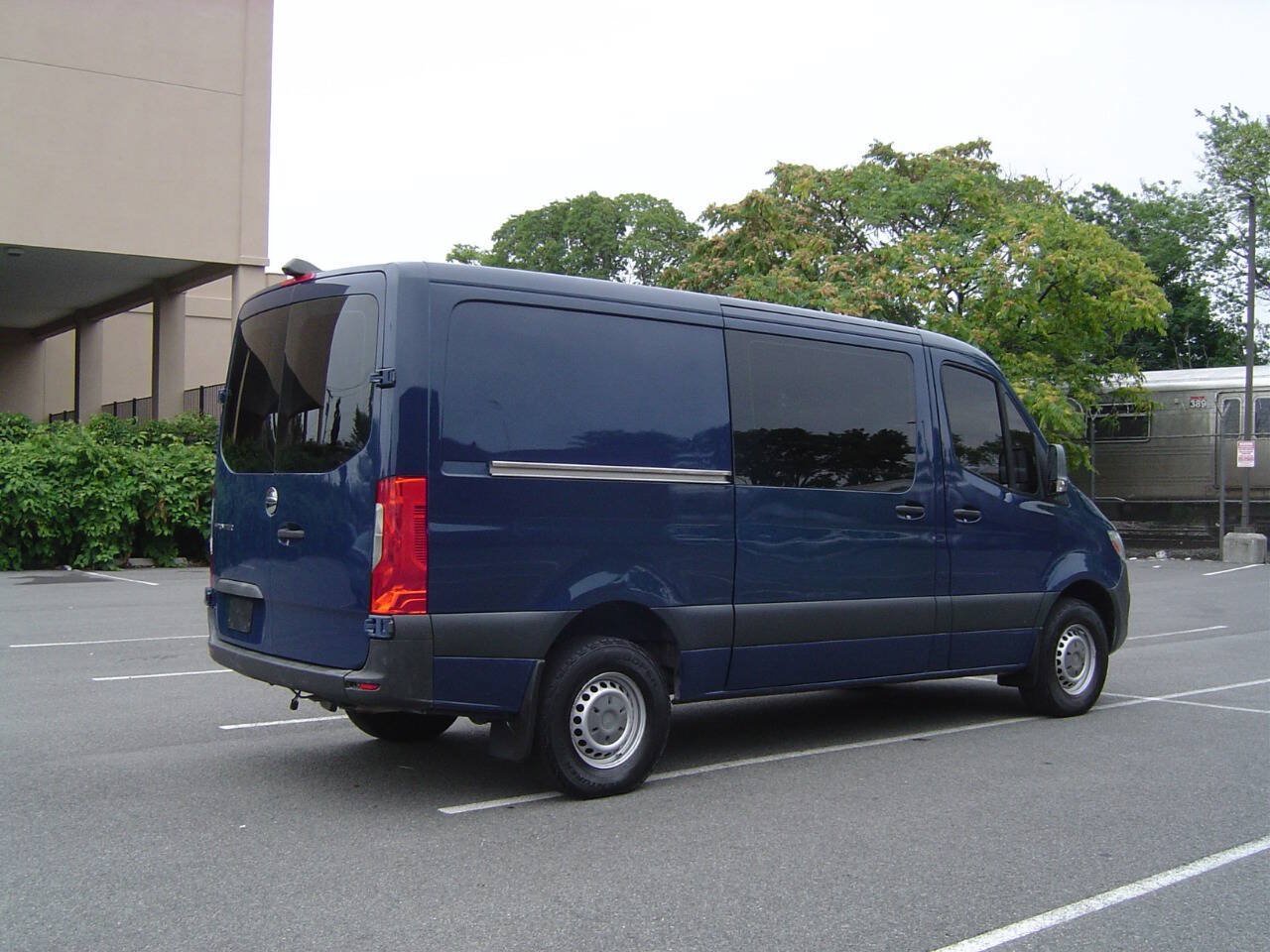 Used 2019 Freightliner Sprinter 2500 RWD image 4