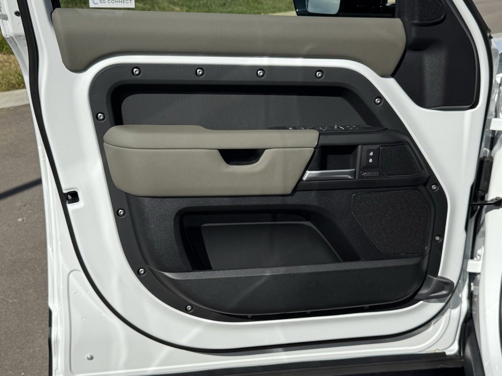 New 2026 Land Rover Defender 110 X-Dynamic SE image 14