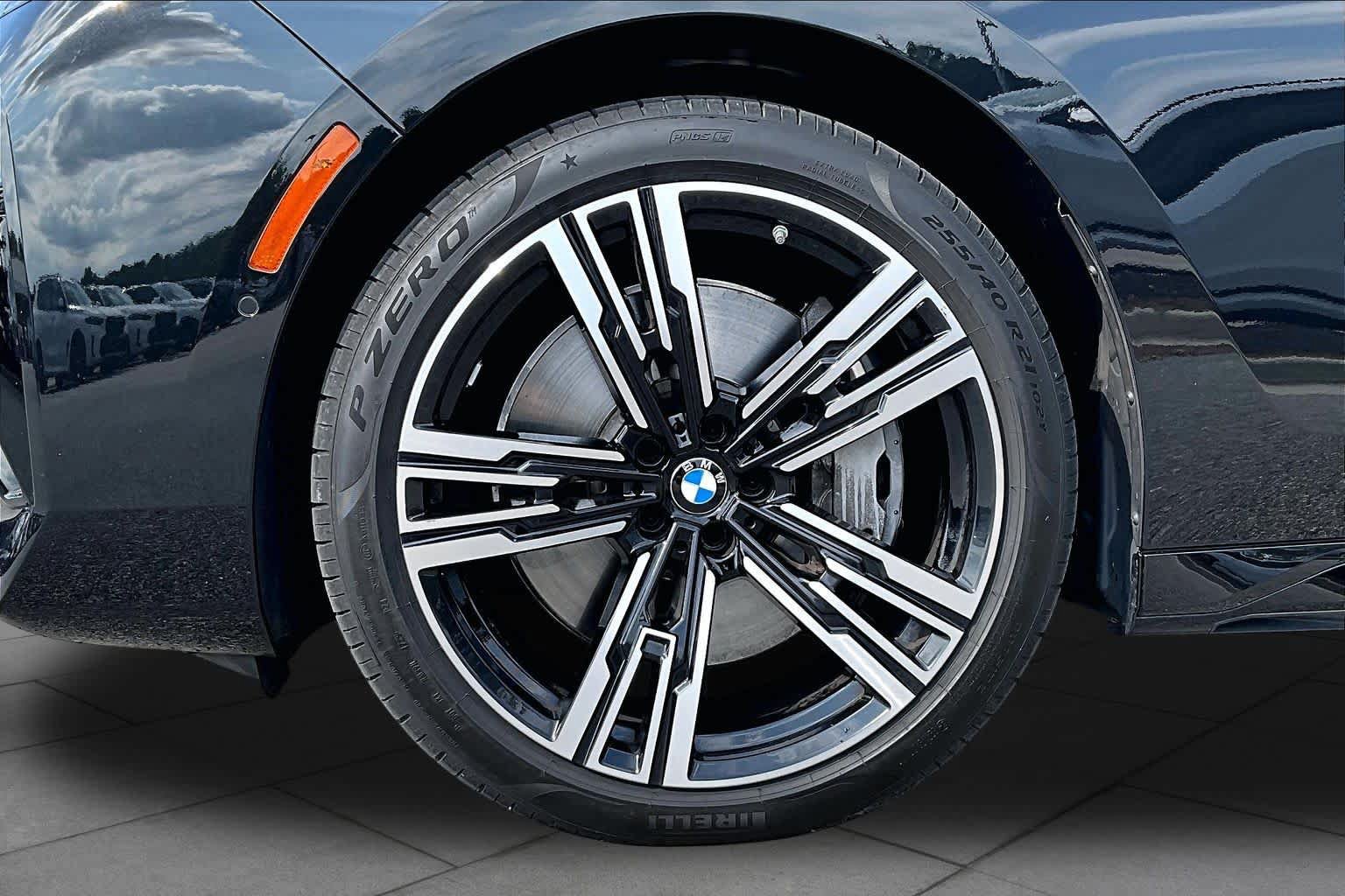 Used 2024 BMW 760i xDrive w/ Executive Package AWD/4WD image 10