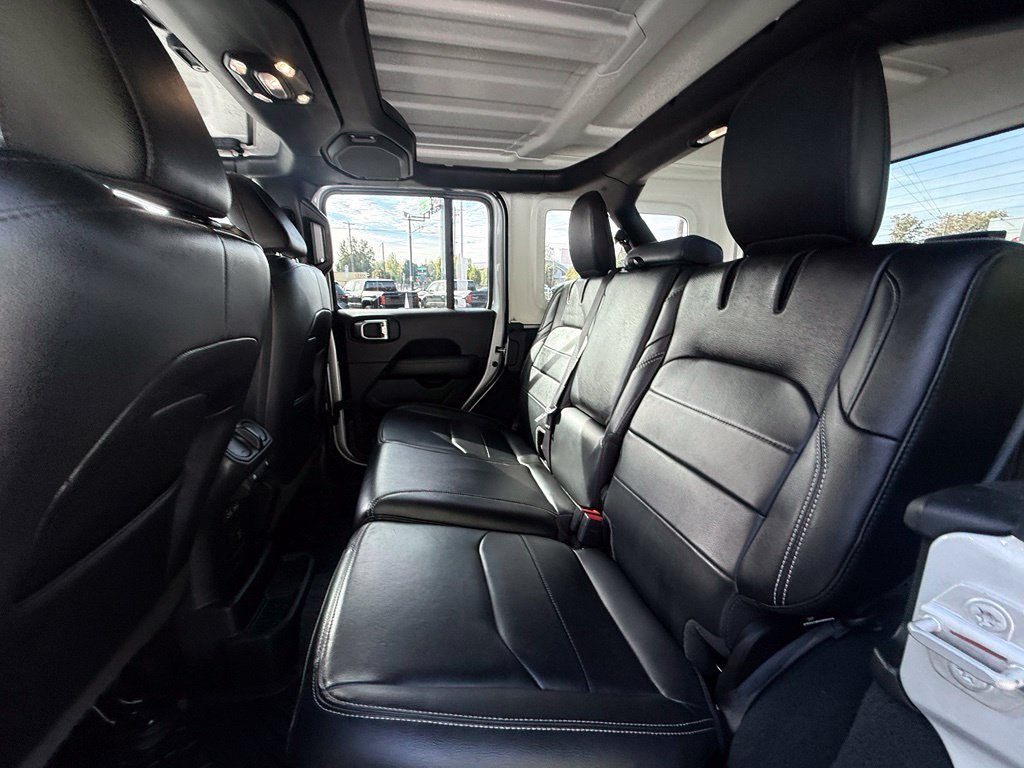Used 2023 Jeep Wrangler Unlimited Sahara AWD/4WD image 17