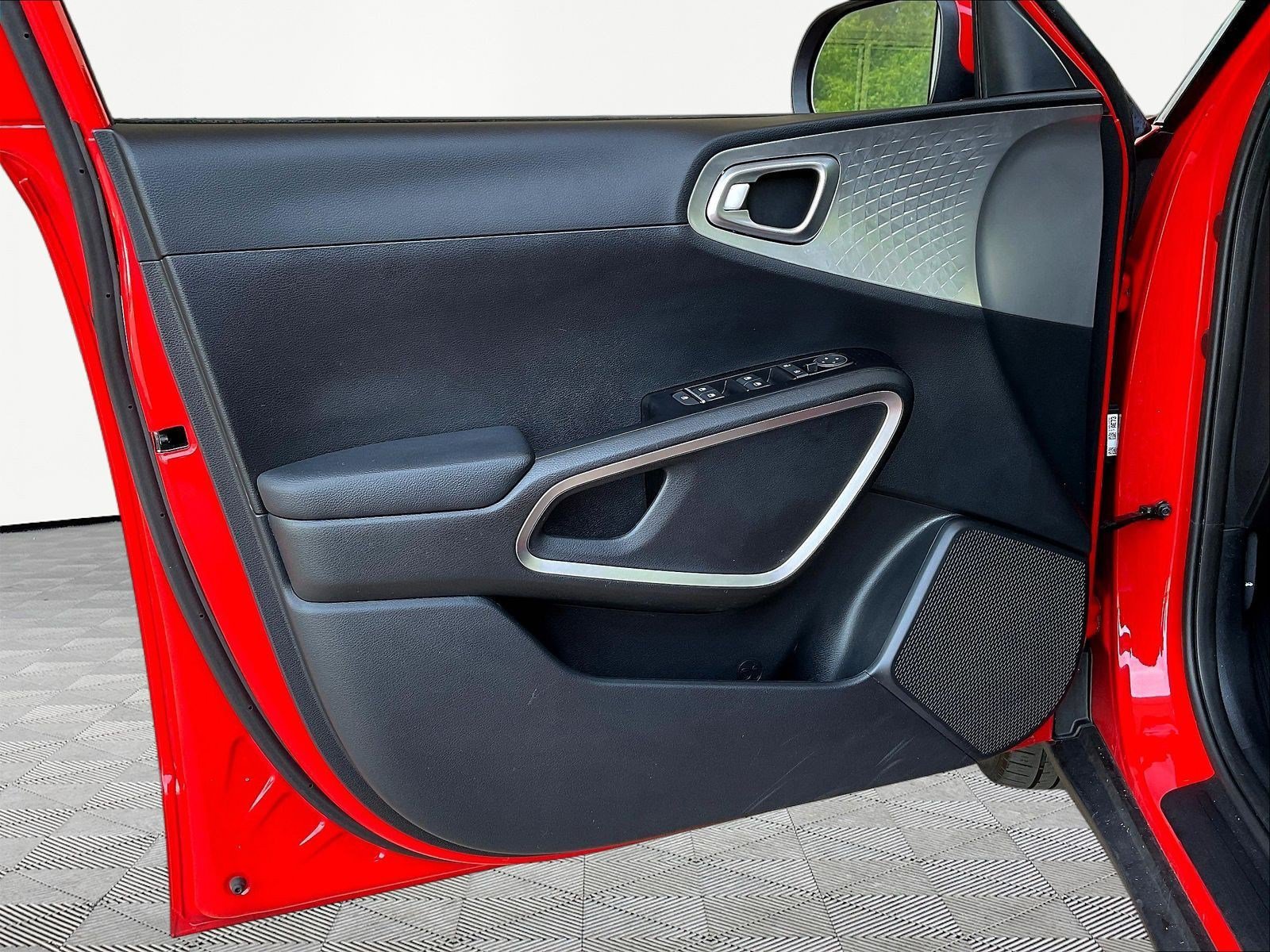 Used 2023 Kia Soul LX FWD image 18