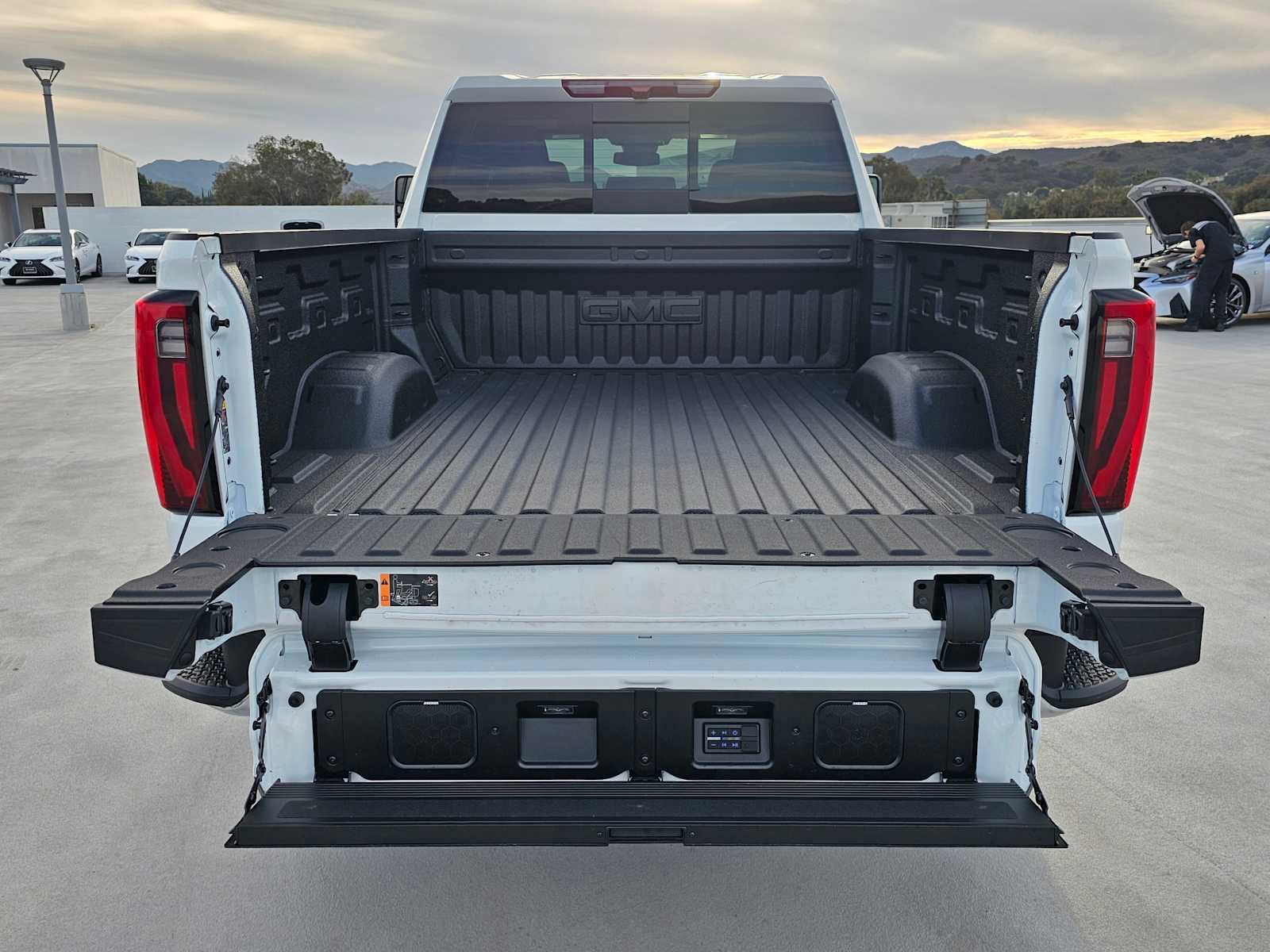 New 2026 GMC Sierra 2500 SLT w/ SLT Convenience Package image 17