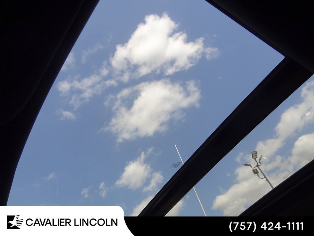 Certified 2024 Lincoln Navigator L 4WD image 7