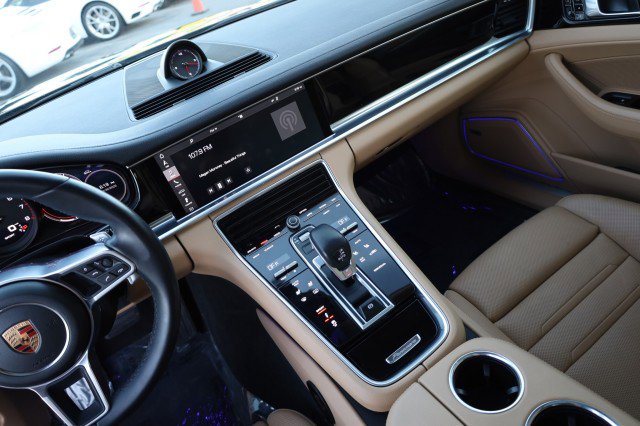 Used 2017 Porsche Panamera image 28