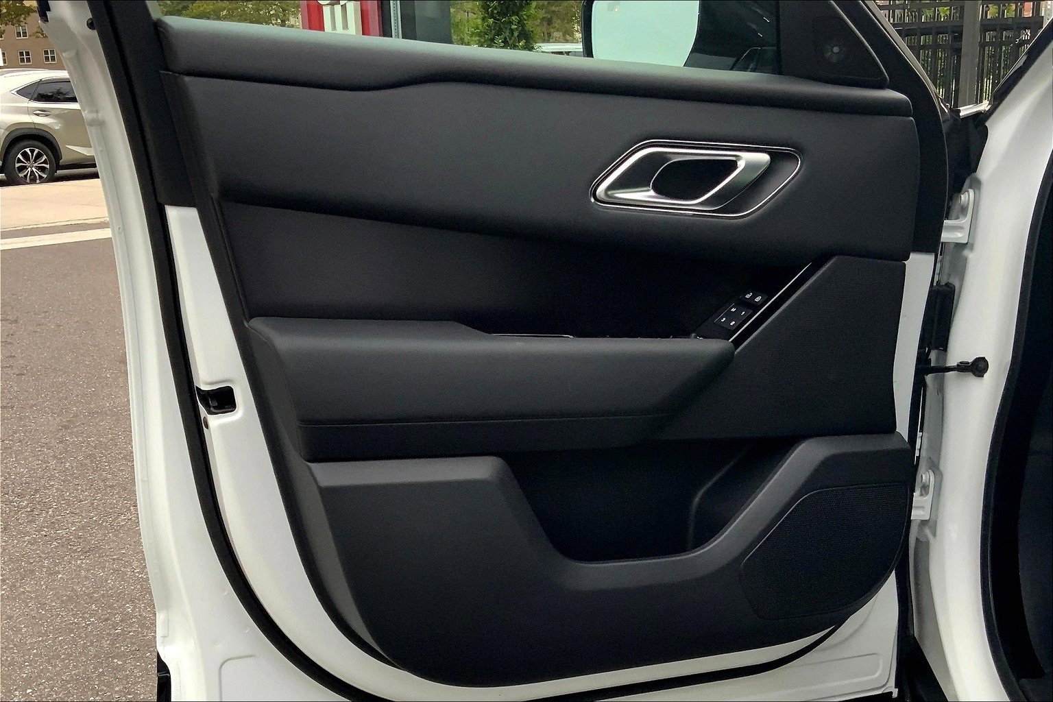 Used 2026 Land Rover Range Rover Velar Dynamic SE image 21