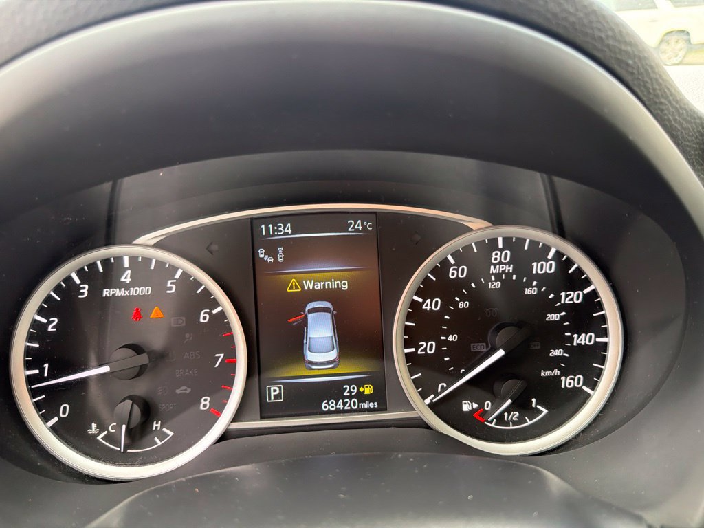 Used 2018 Nissan Sentra SR w/ Technology Package FWD image 19