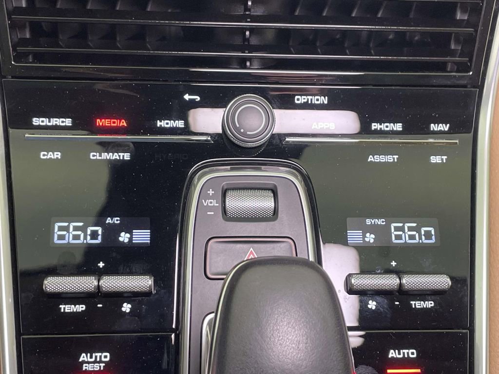 Certified 2022 Porsche Panamera 4 Platinum Edition AWD/4WD image 33