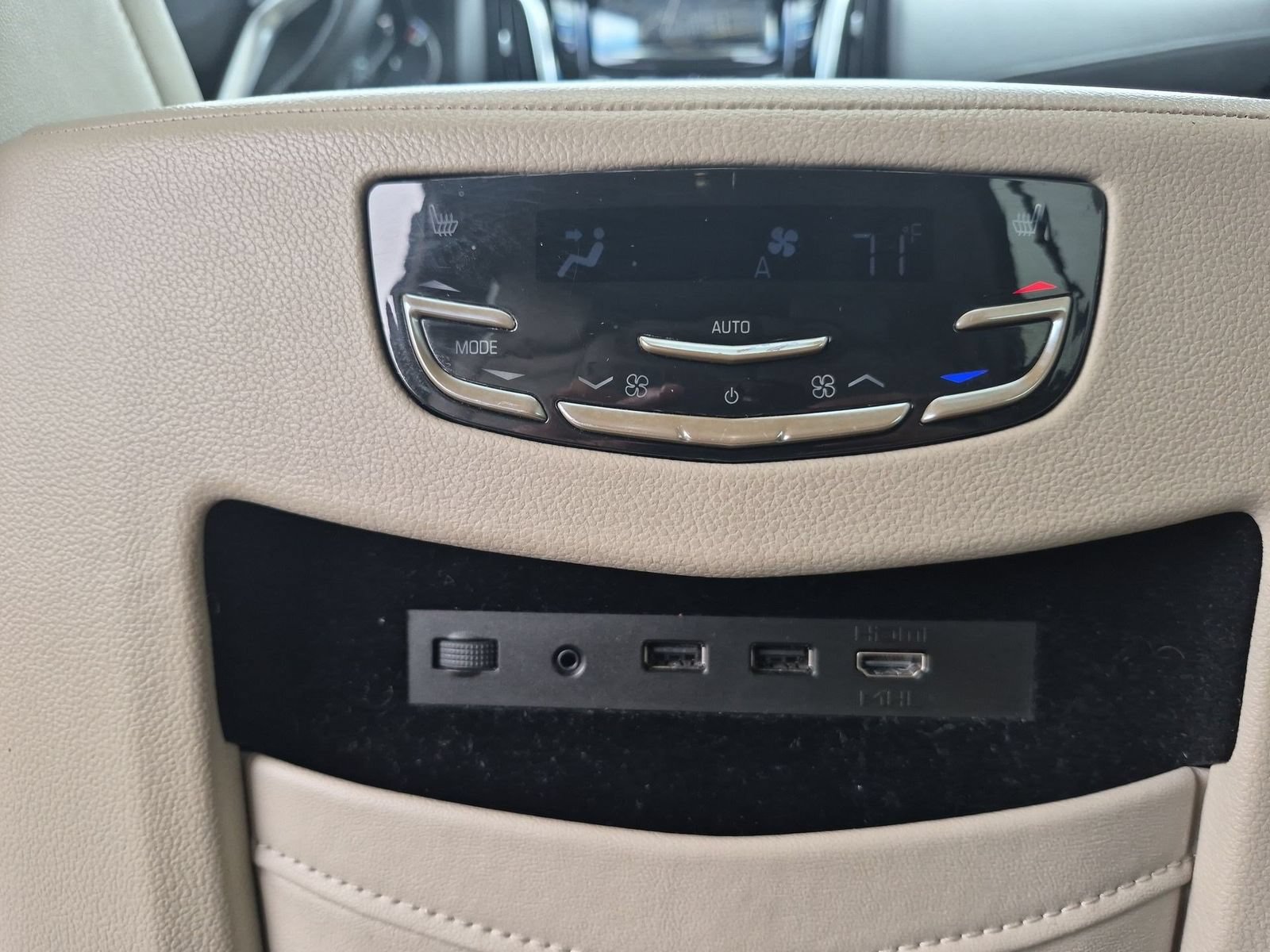 Certified 2019 Cadillac Escalade Luxury RWD image 22