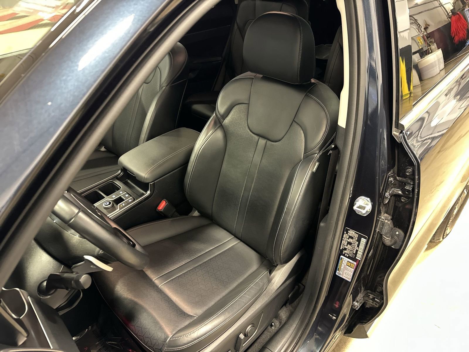 Used 2022 Kia Sorento EX image 19