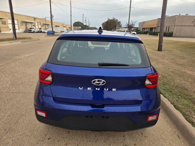 Used 2021 Hyundai Venue SE image 4