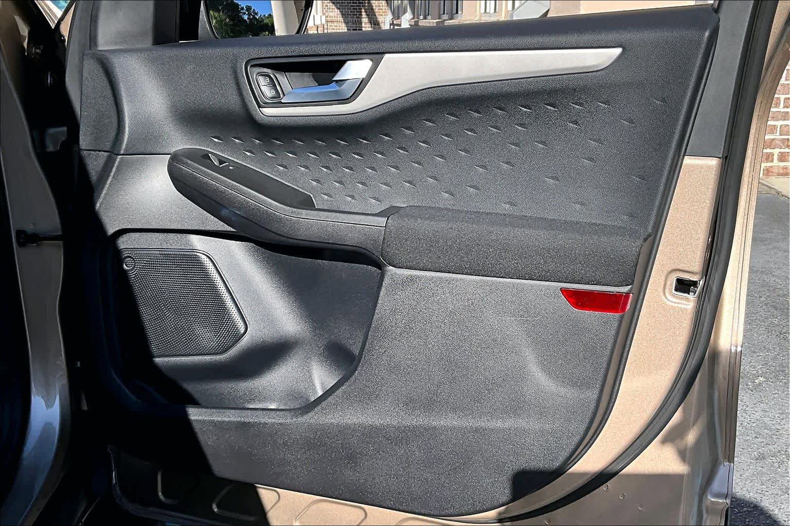 Used 2020 Ford Escape SE image 23