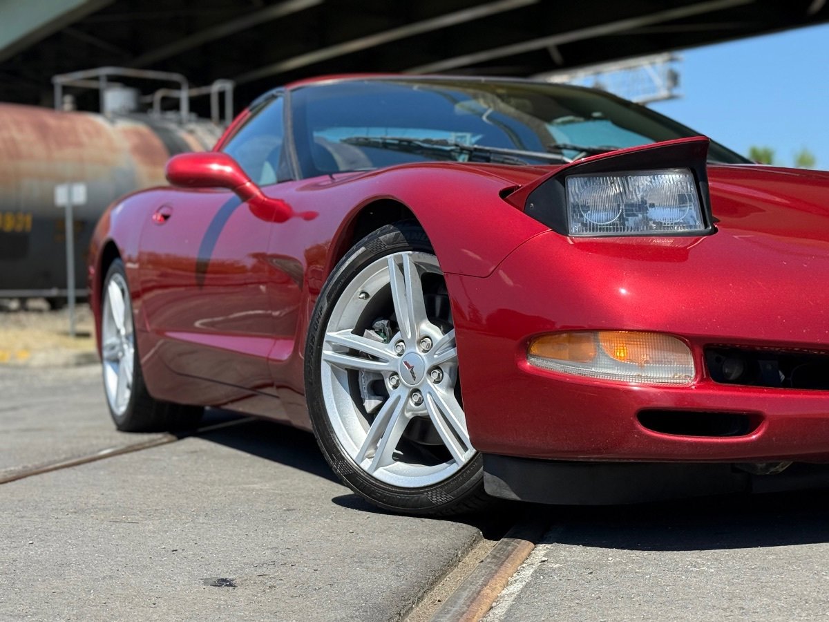 Used 1999 Chevrolet Corvette Coupe w/ Memory Pkg RWD image 2