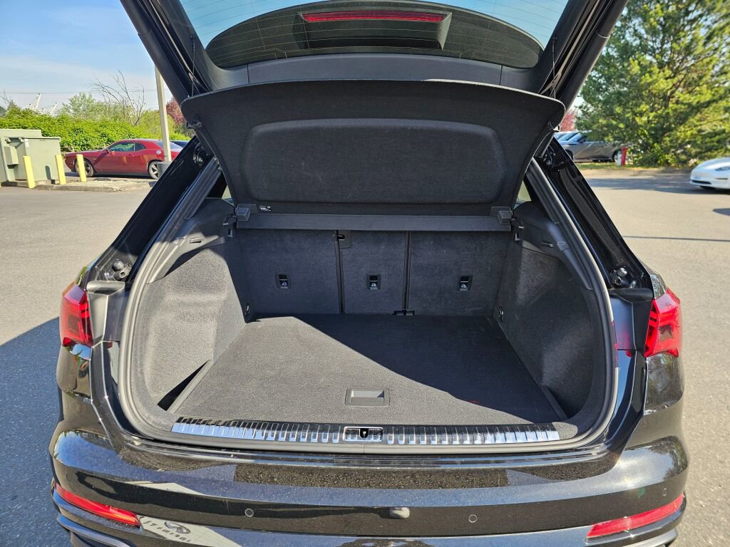 Used 2022 Audi Q3 2.0T Premium w/ Convenience Package AWD/4WD image 18