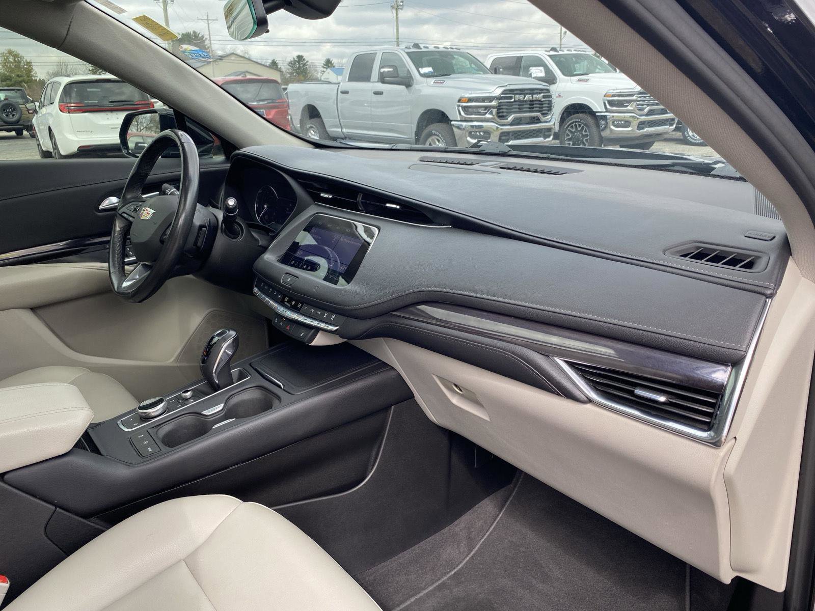 Used 2019 Cadillac XT4 Luxury w/ Cold Weather Package image 39