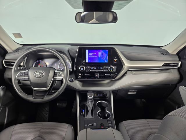Used 2024 Toyota Highlander LE FWD image 25