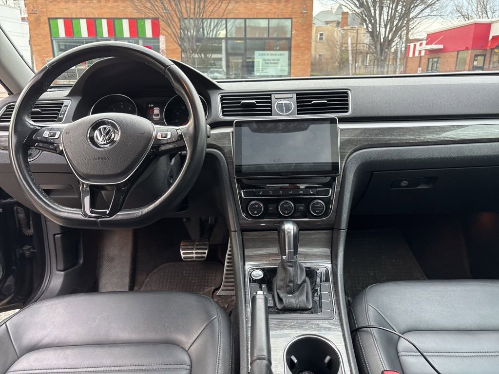 Used 2017 Volkswagen Passat 1.8T SEL Premium image 6