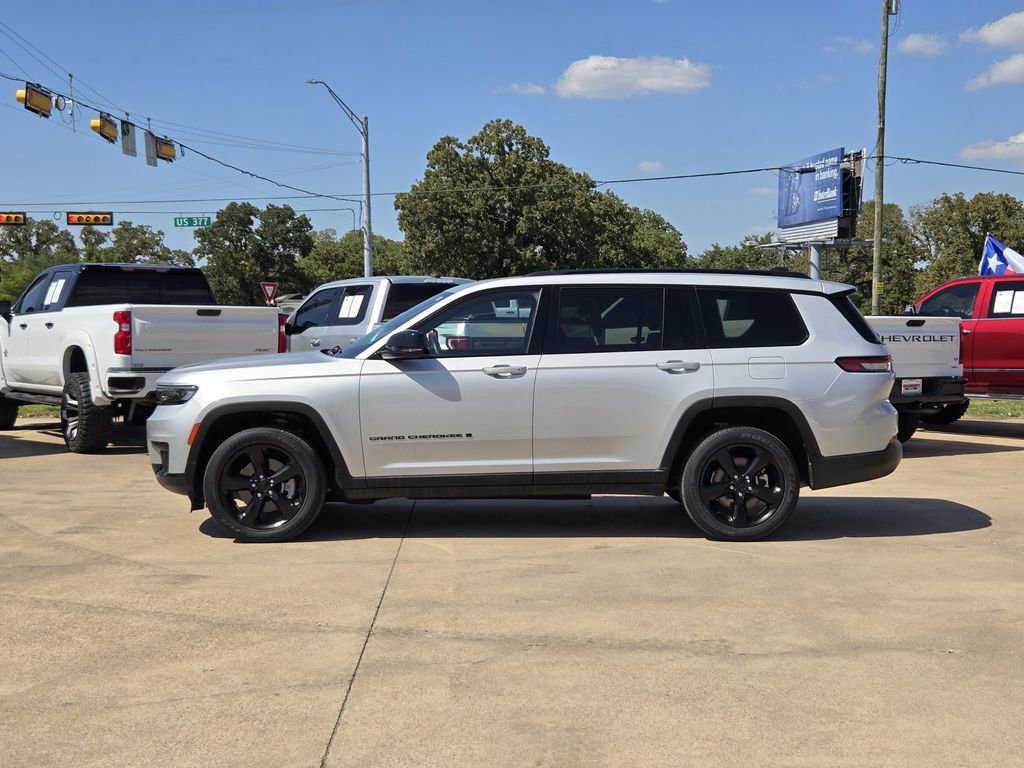 Used 2022 Jeep Grand Cherokee L Altitude image 3