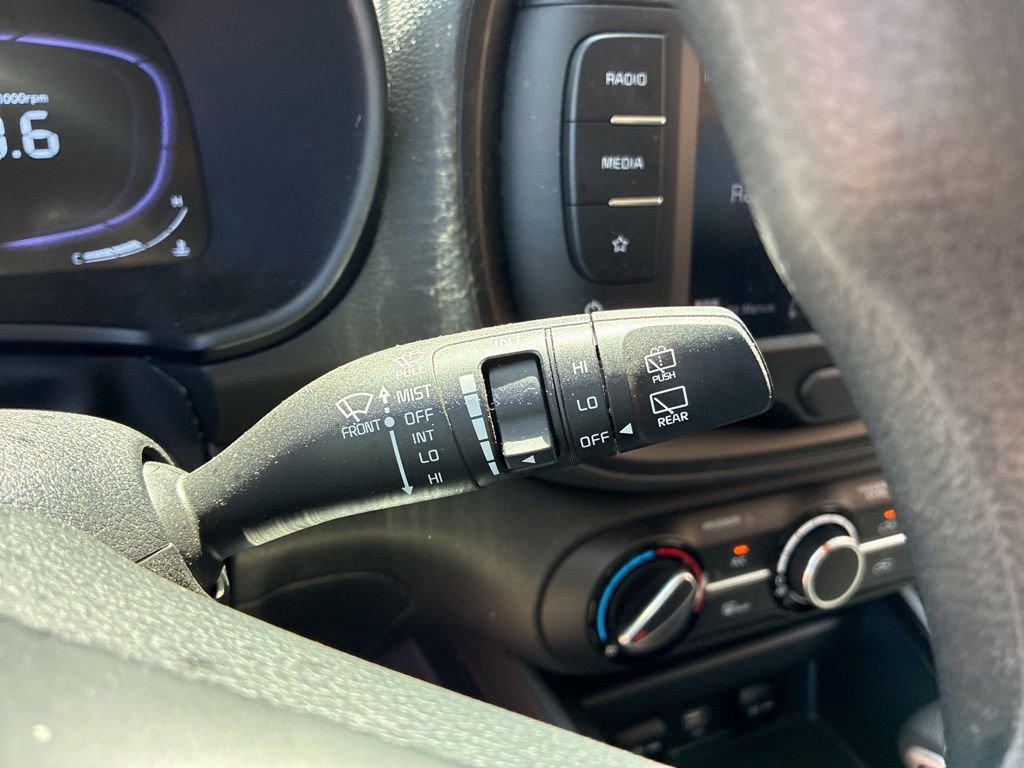 Used 2025 Kia Soul LX FWD image 27