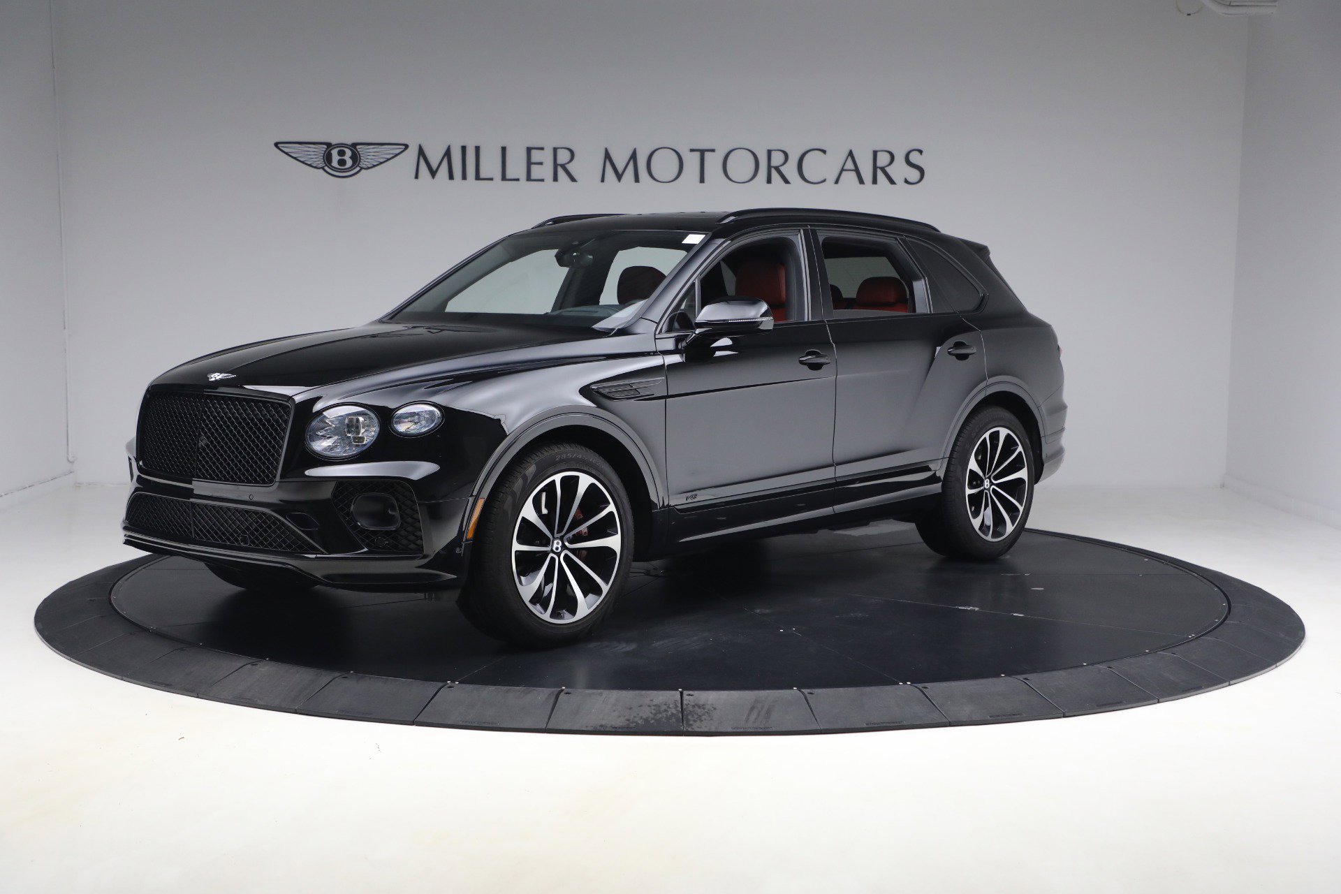 Used 2022 Bentley Bentayga image 2
