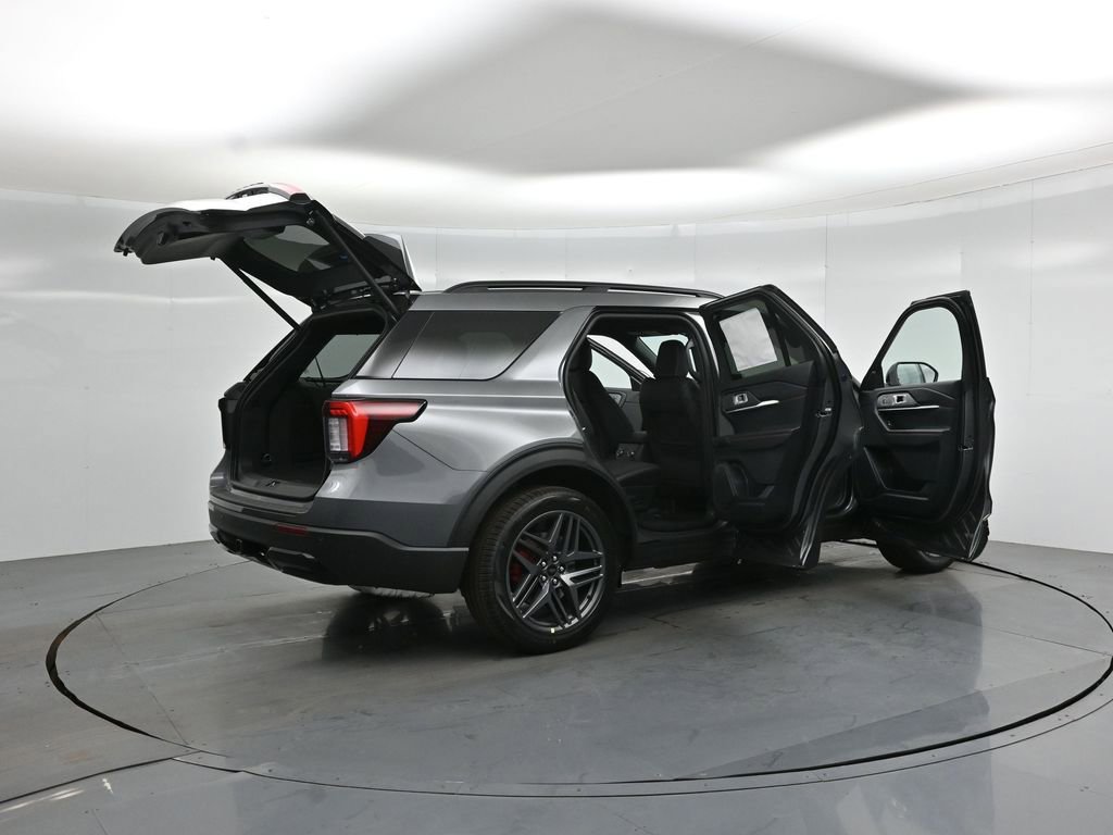 New 2026 Ford Explorer ST-Line w/ ST-Line Street Pack RWD image 5