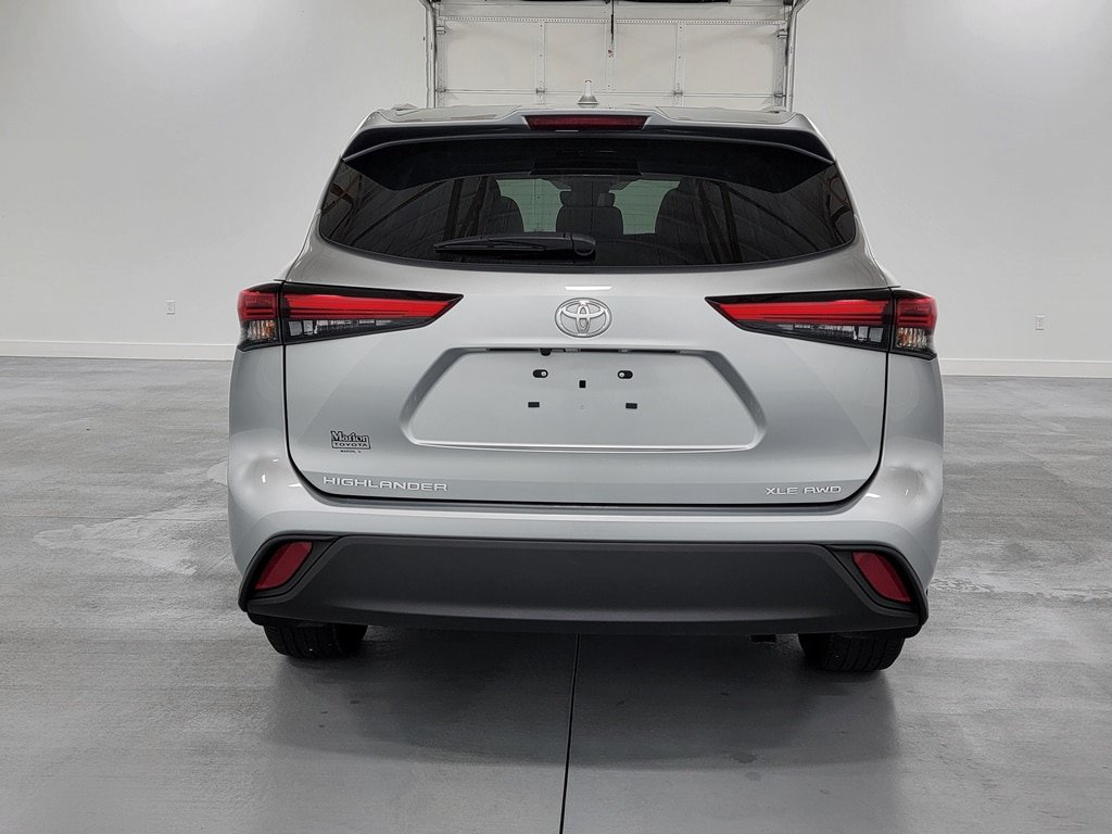 Used 2022 Toyota Highlander XLE AWD/4WD image 7